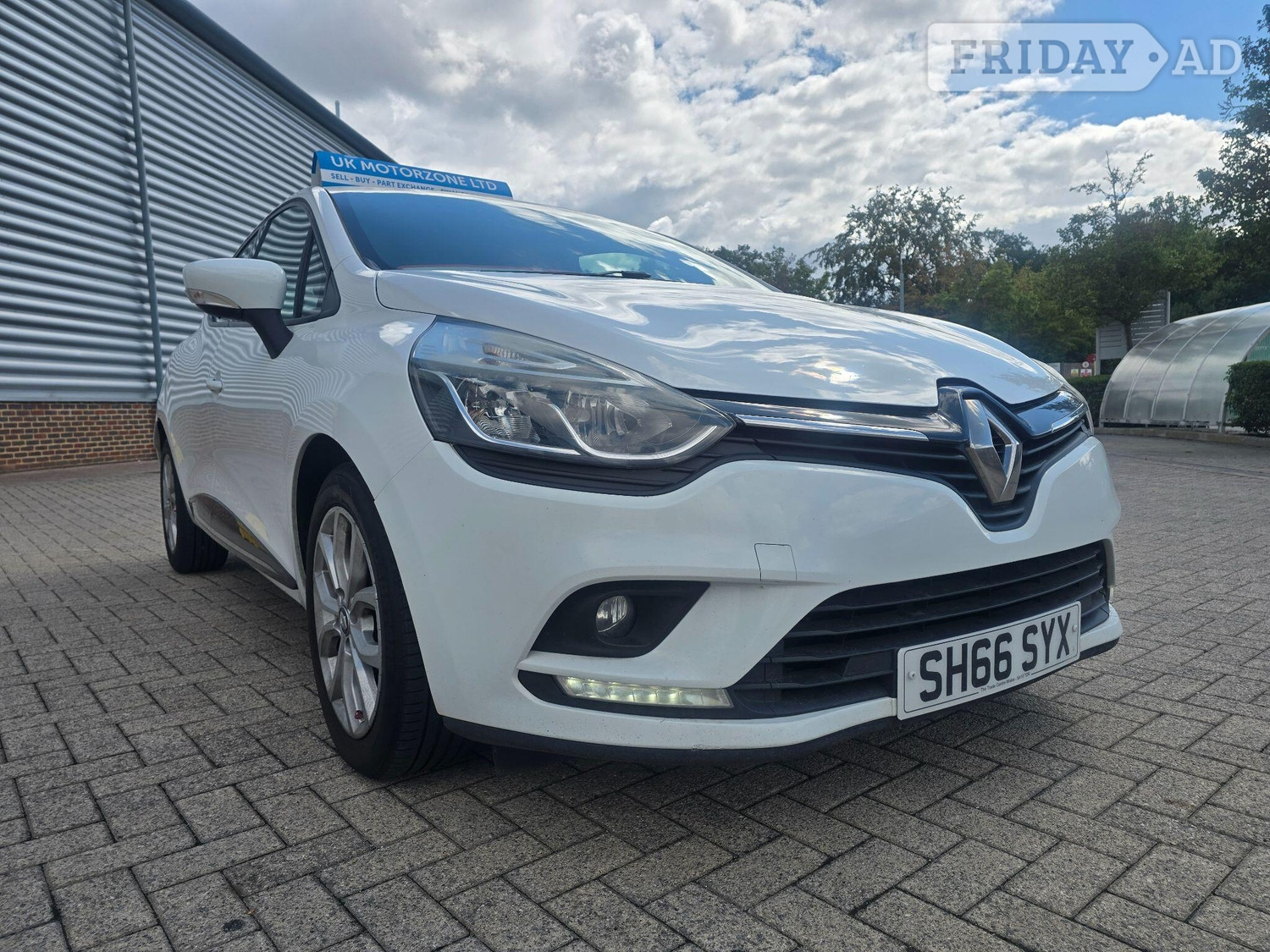 Renault Clio 2016 in Camberley