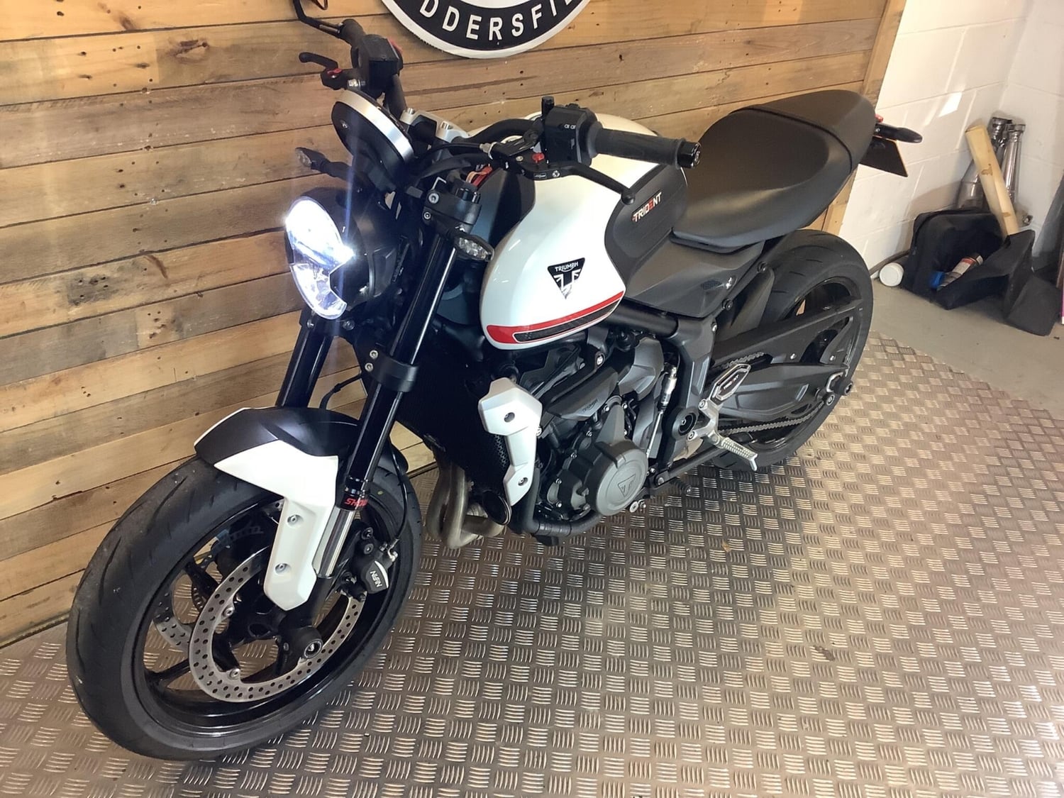 [ berth ]Triumph Trident