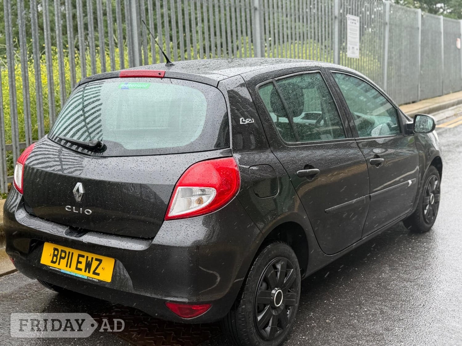 Renault Clio 2011 - Cars in Willesden