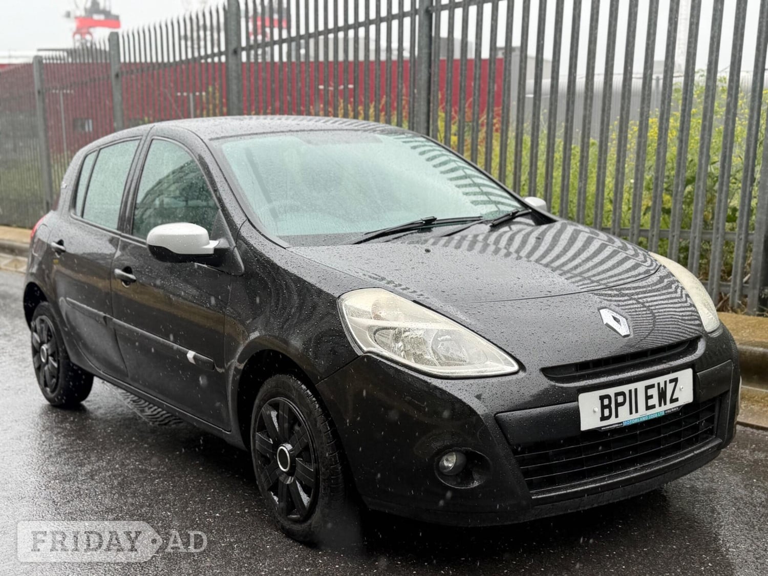 Renault Clio 2011 in Willesden