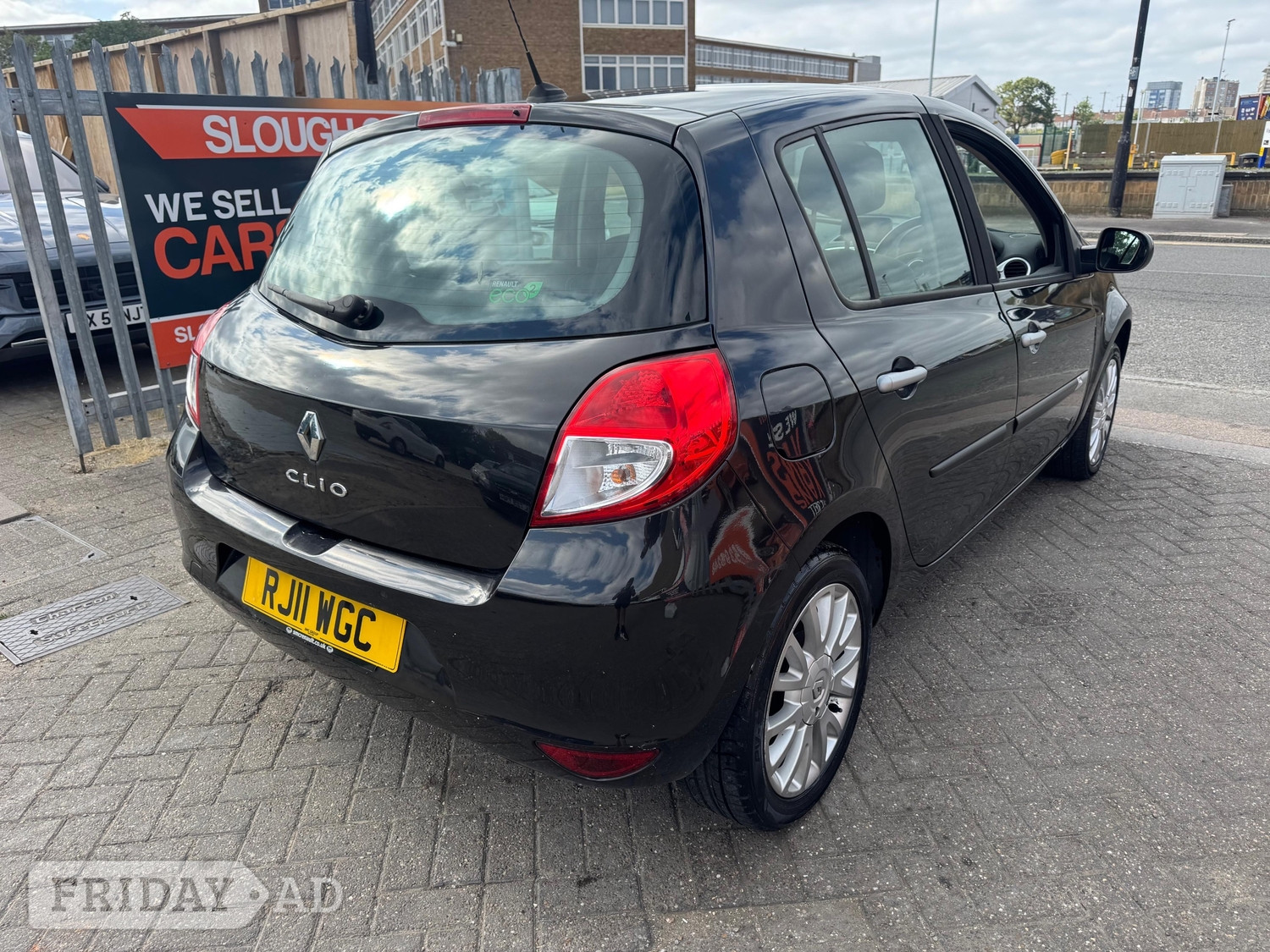 Renault Clio 2011 - Cars in Slough