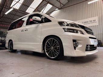 Toyota Vellfire 2014