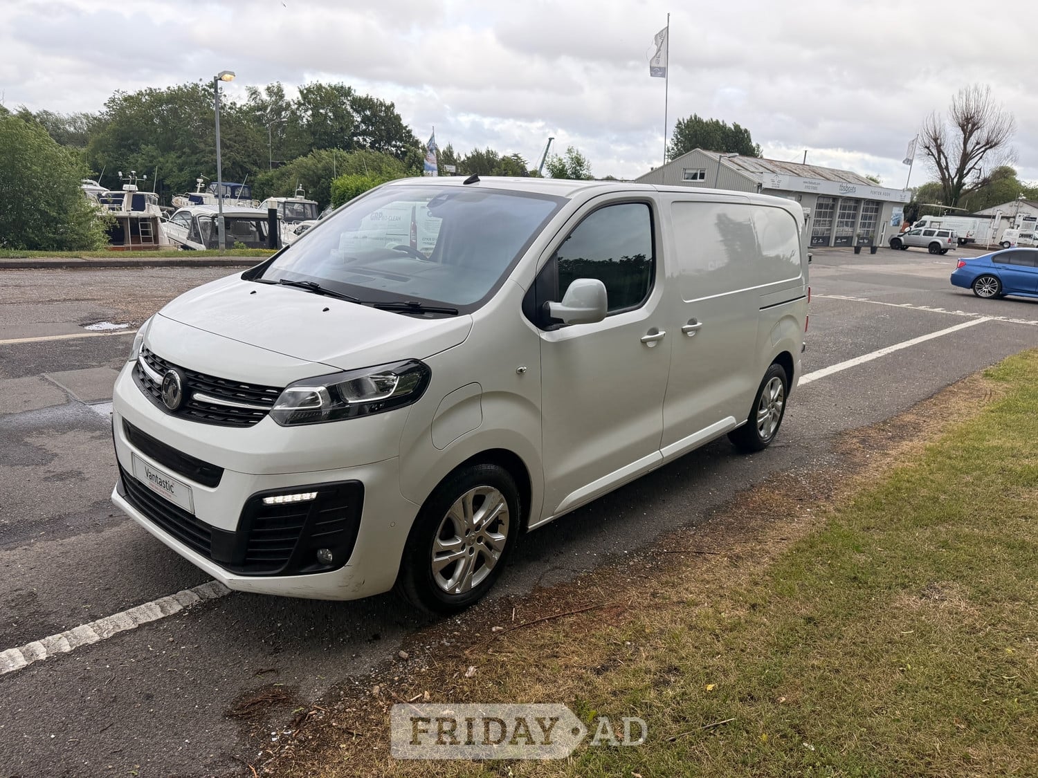 Vauxhall Vivaro 2021 in Chertsey