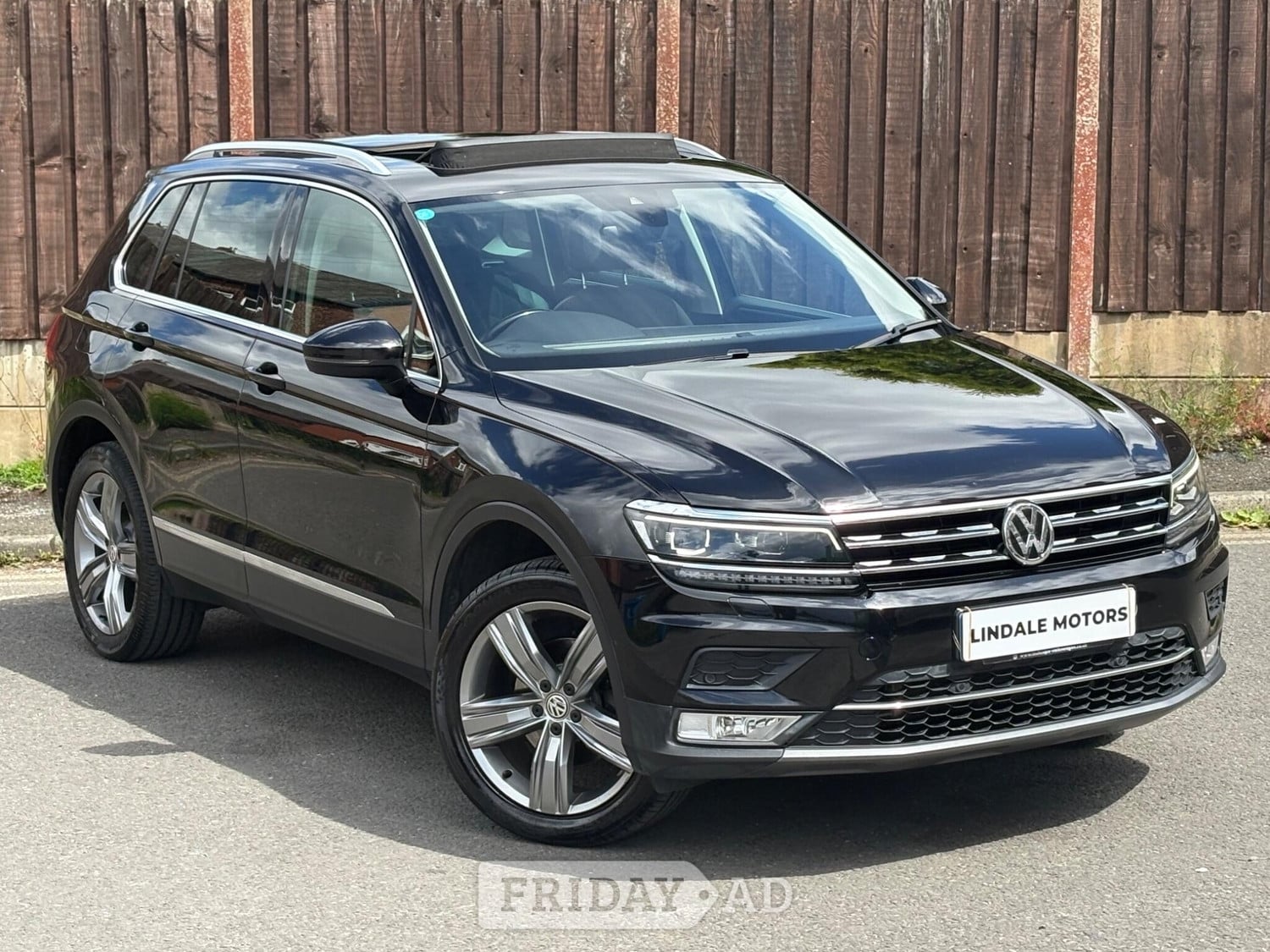 Volkswagen Tiguan 2017 in Oldham