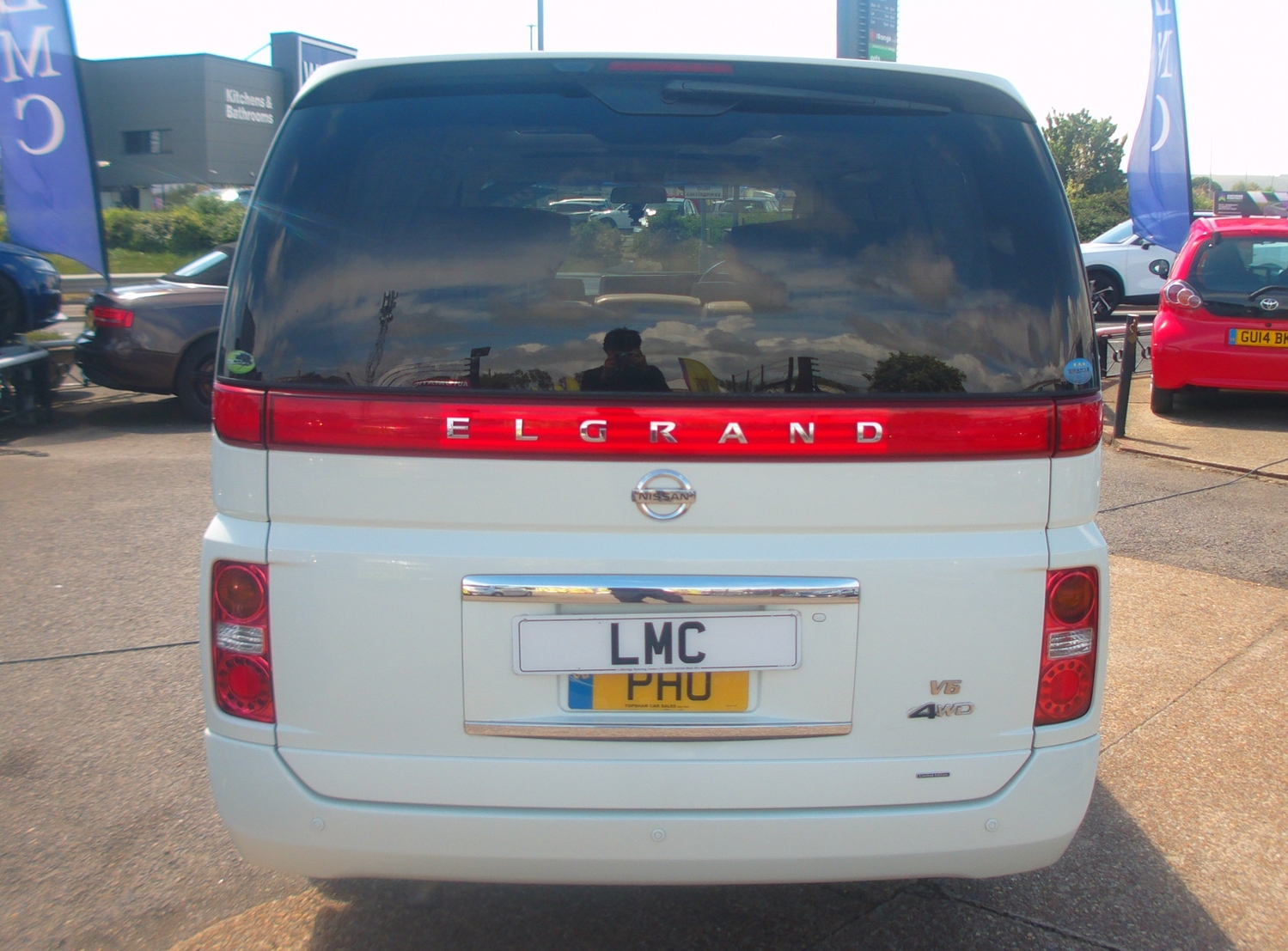 Nissan Elgrand 2006 - Cars