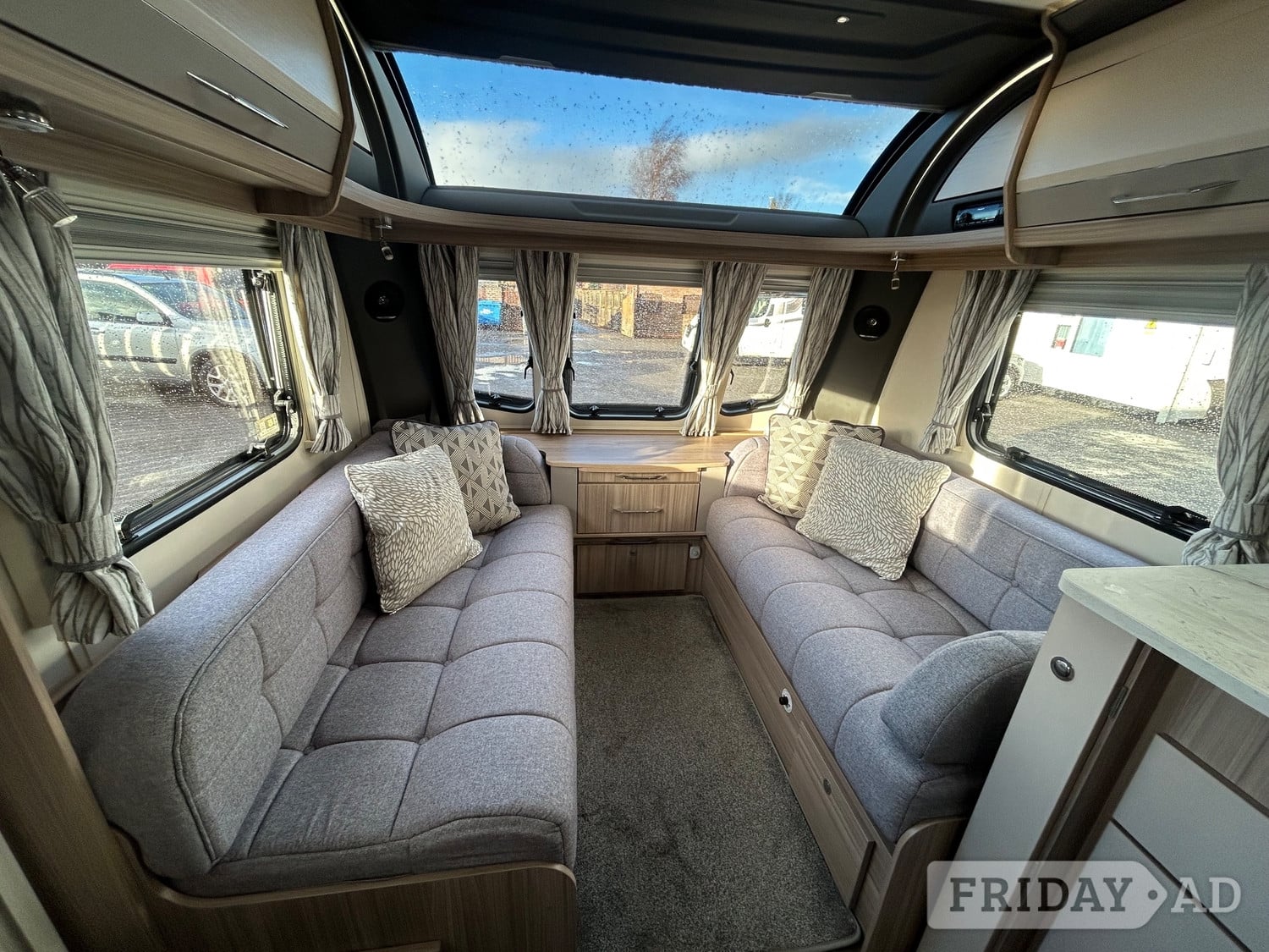 [ berth ]Coachman Acadia 575
