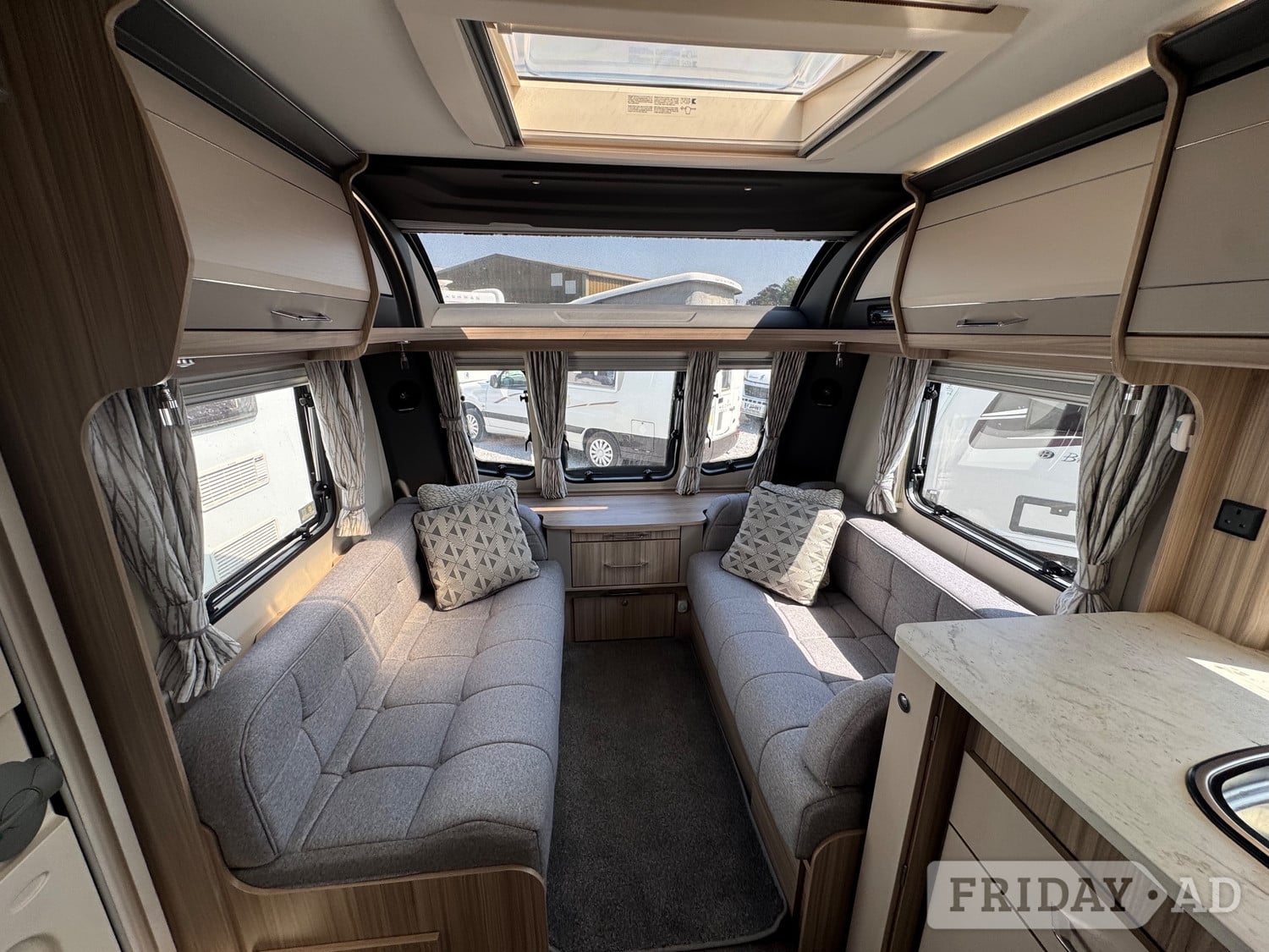 Coachman Acadia 575 2022 - Motorhomes & Caravans