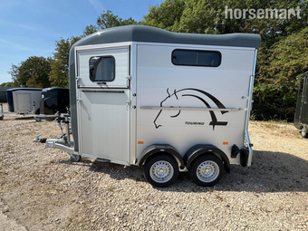 Cheval Liberte Touring Country with Tack Room  Horse Trailer