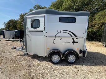 Cheval Liberte Touring Country with Tack Room  Horse Trailer