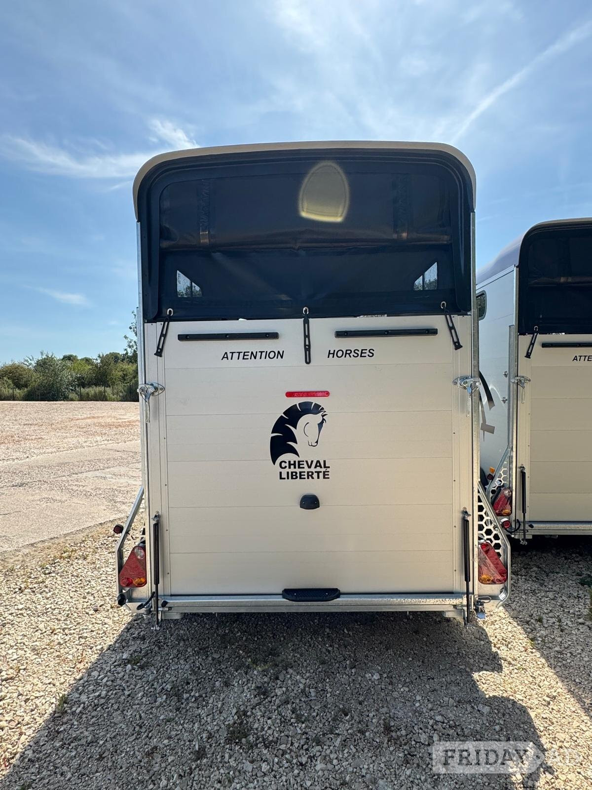 Cheval Liberte Touring Country with Tack Room  Horse Trailer - Trailers & Horseboxes in Epworth