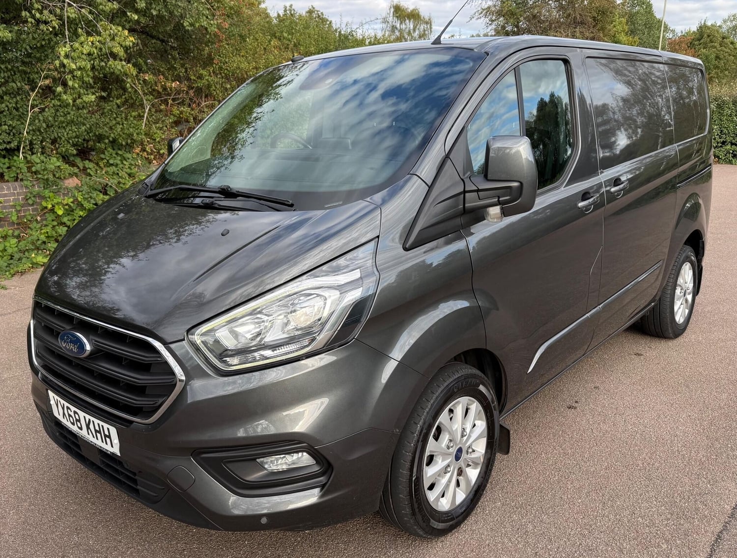 [ berth ]Ford Transit Custom