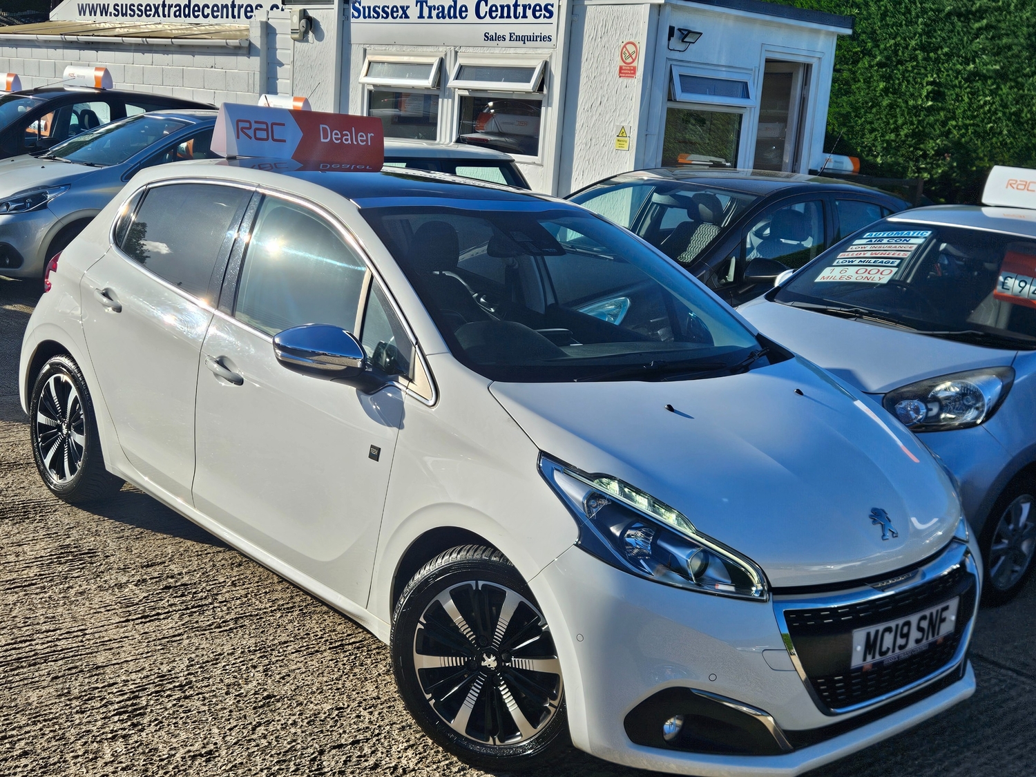 [ berth ]Peugeot 208