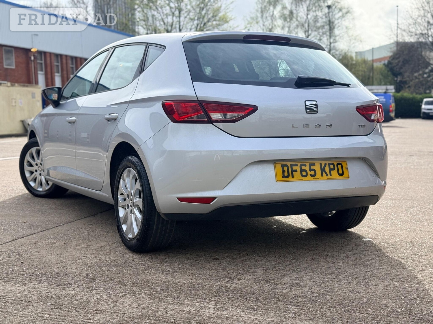 [ berth ]SEAT Leon