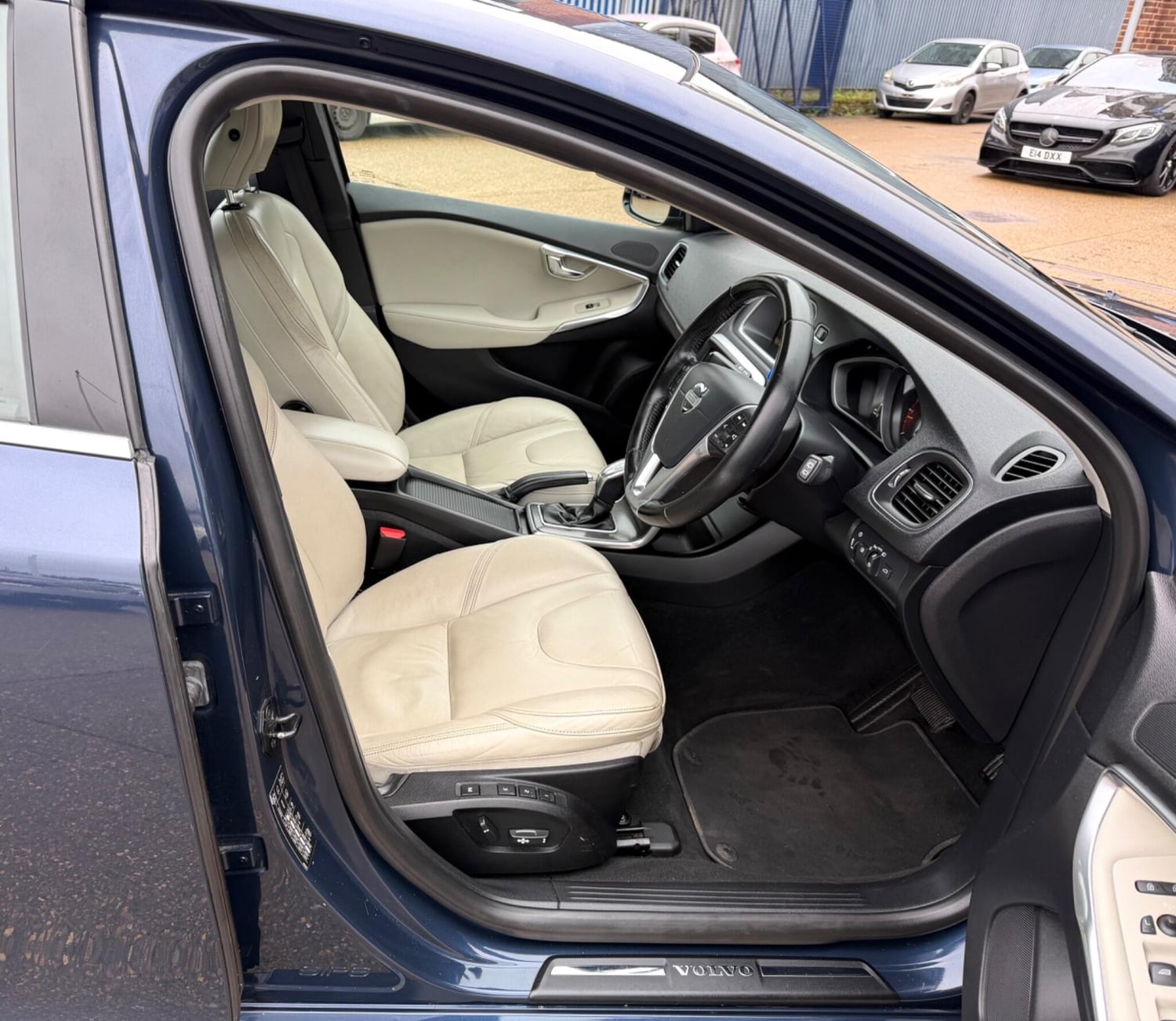 Volvo V40 Havering