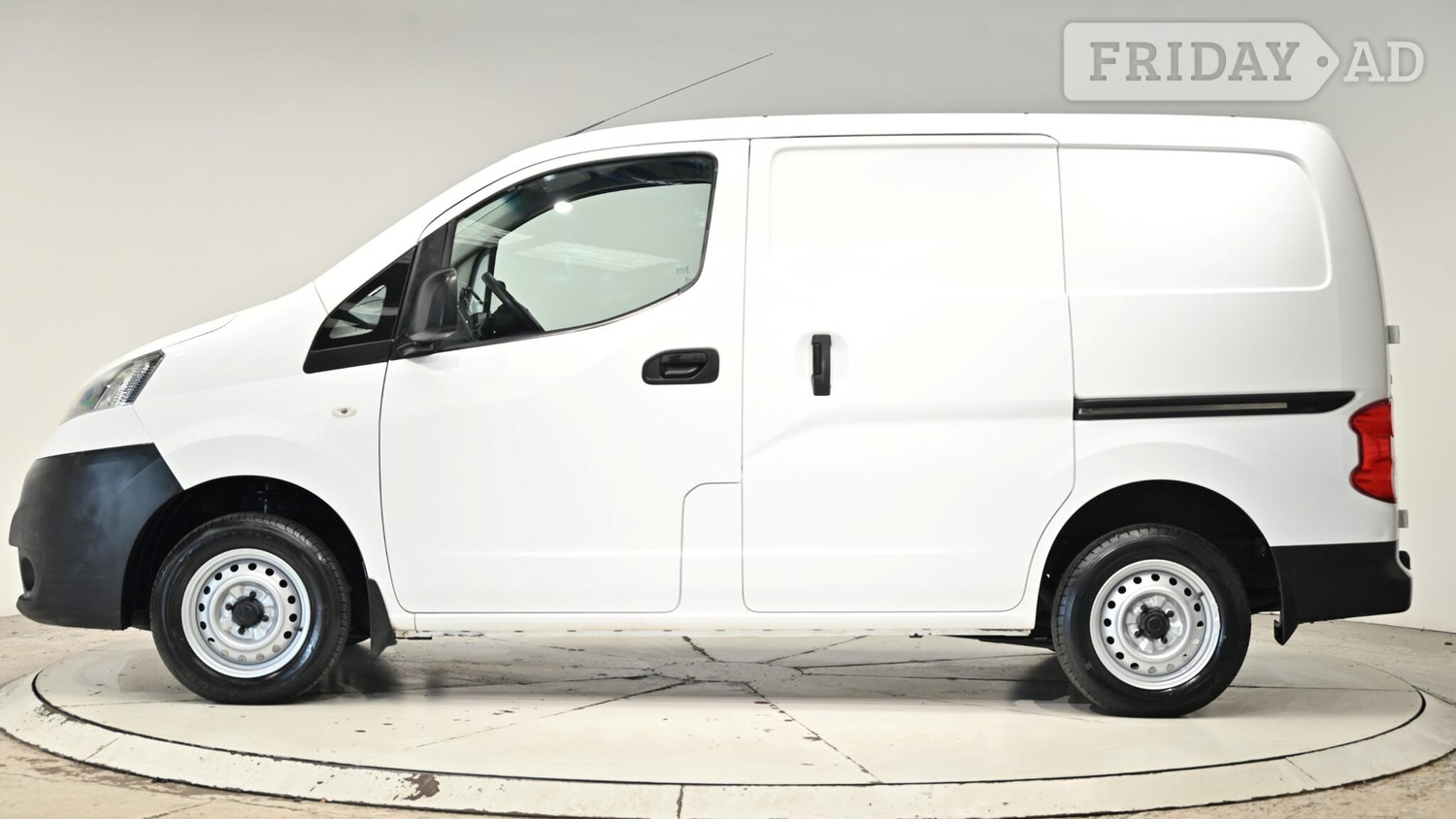 [ berth ]Nissan NV200