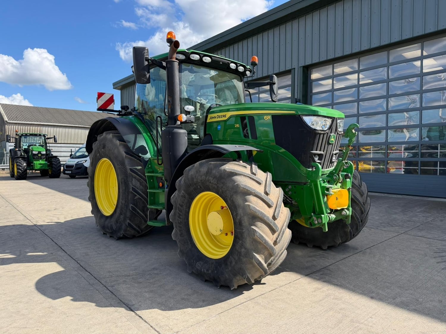 [ berth ]John Deere 6R 215