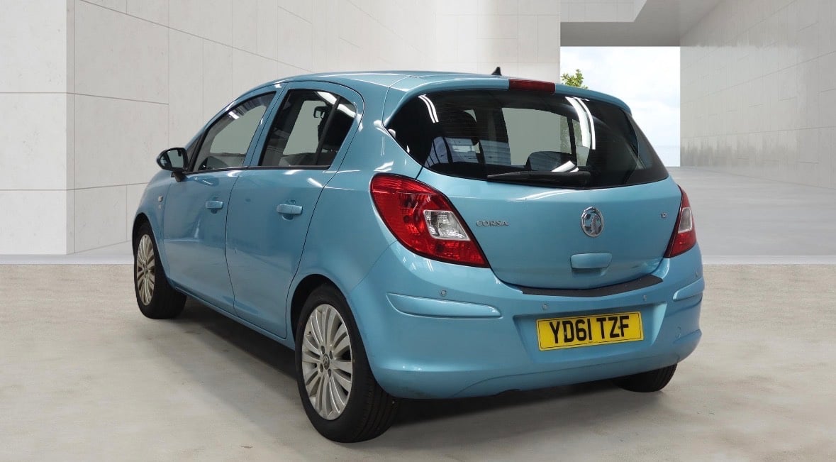 [ berth ]Vauxhall Corsa