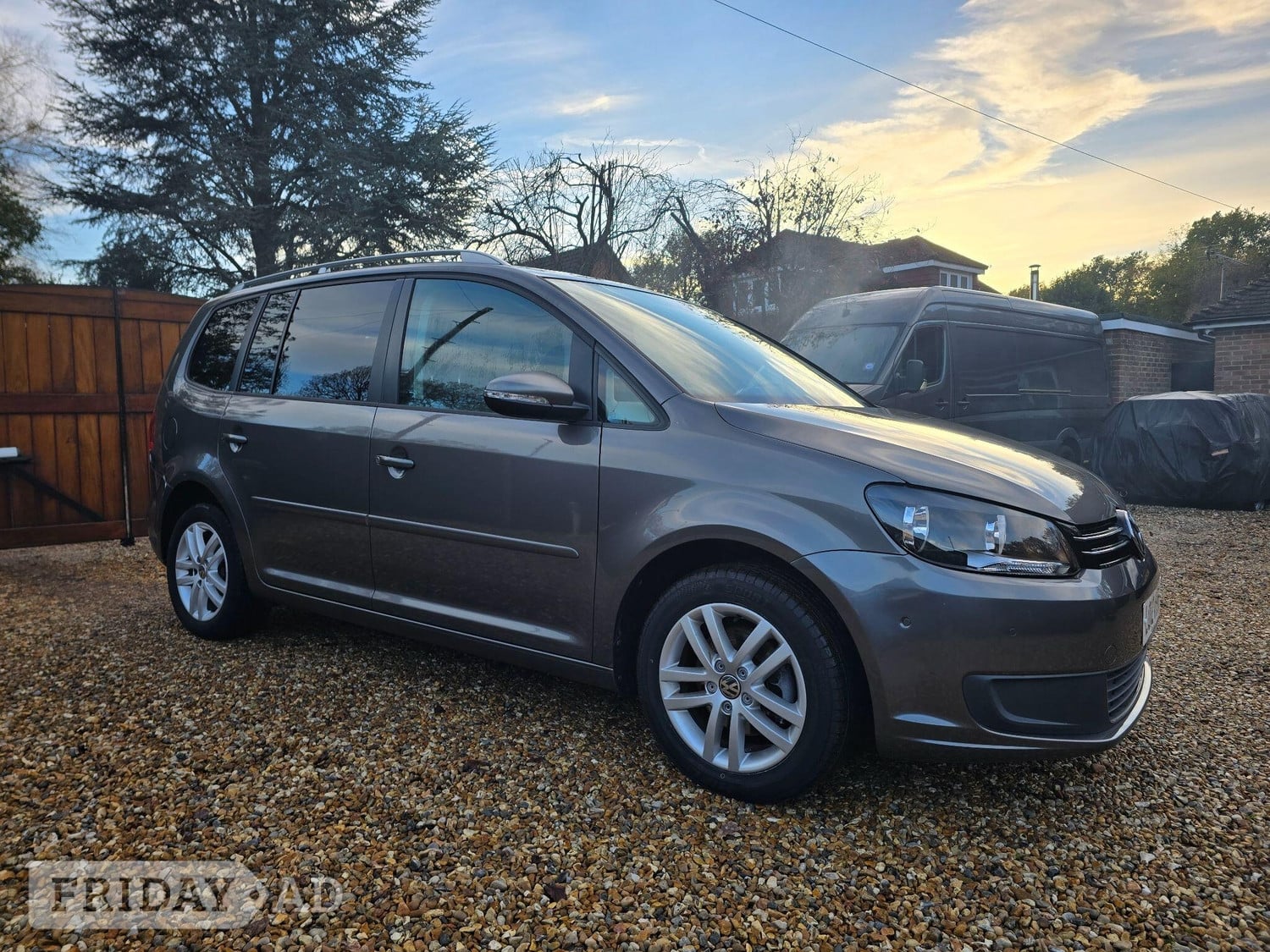 Volkswagen Touran 2012 in Aldershot