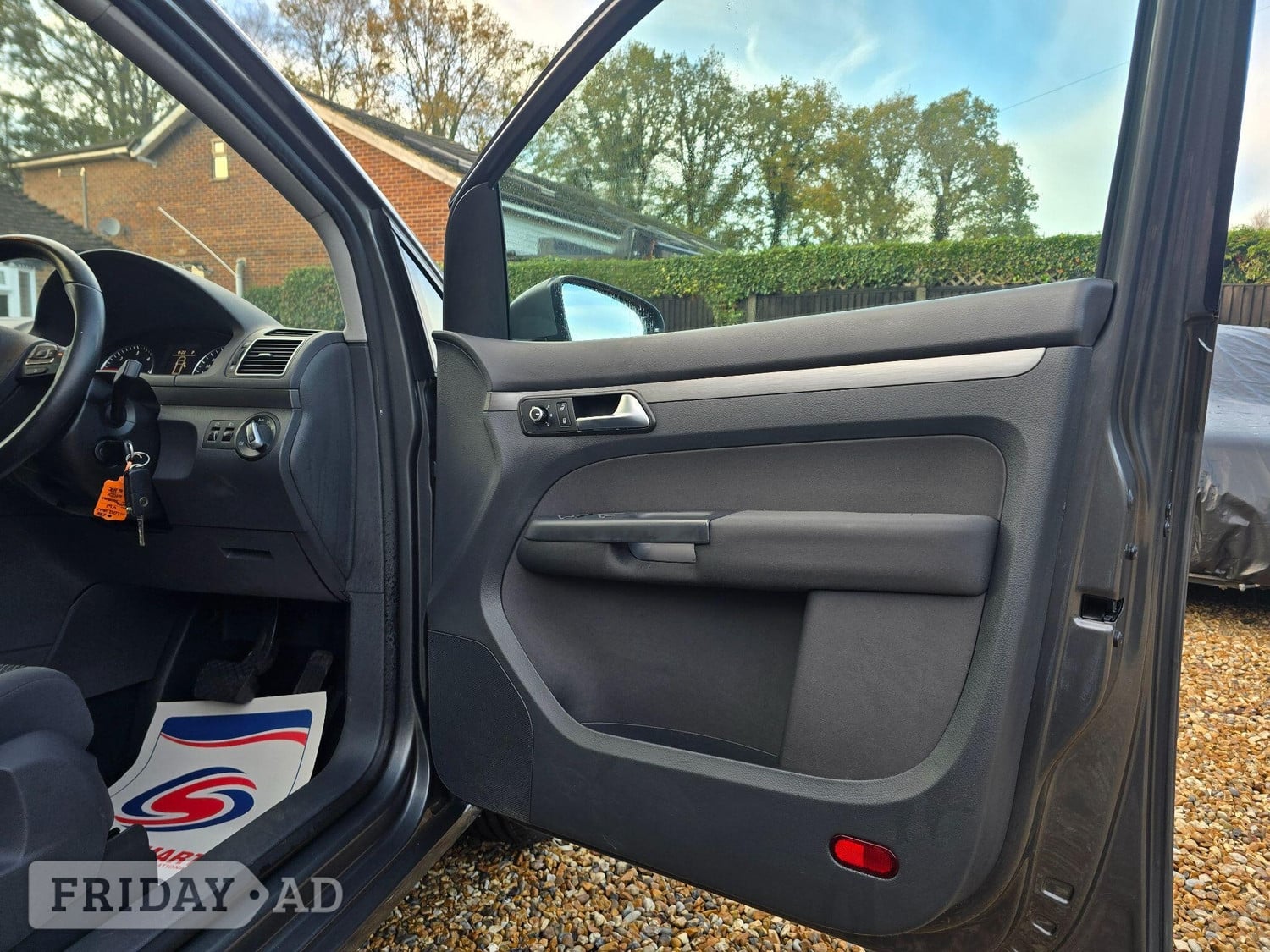 Volkswagen Touran 2012 - Cars