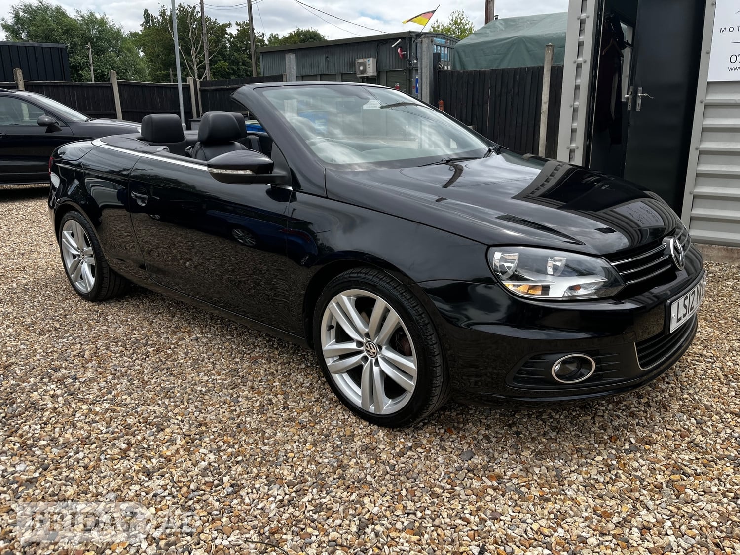Volkswagen Eos 2012 in Farnham