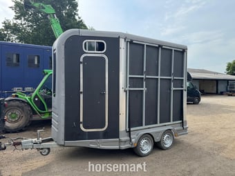 Equi-Trek   Horse Trailer
