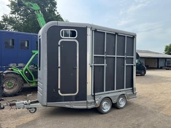 Equi-Trek   Horse Trailer