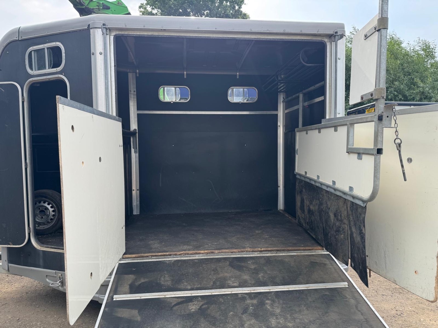 Equi-Trek   Horse Trailer - Trailers & Horseboxes