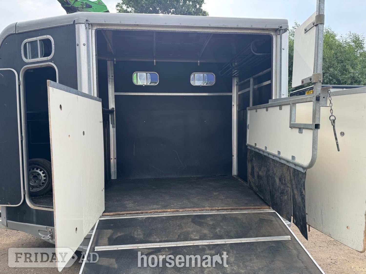 Equi-Trek   Horse Trailer - Trailers & Horseboxes