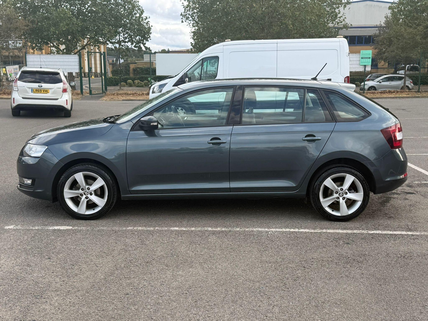 Skoda Rapid Spaceback 2017 - Cars