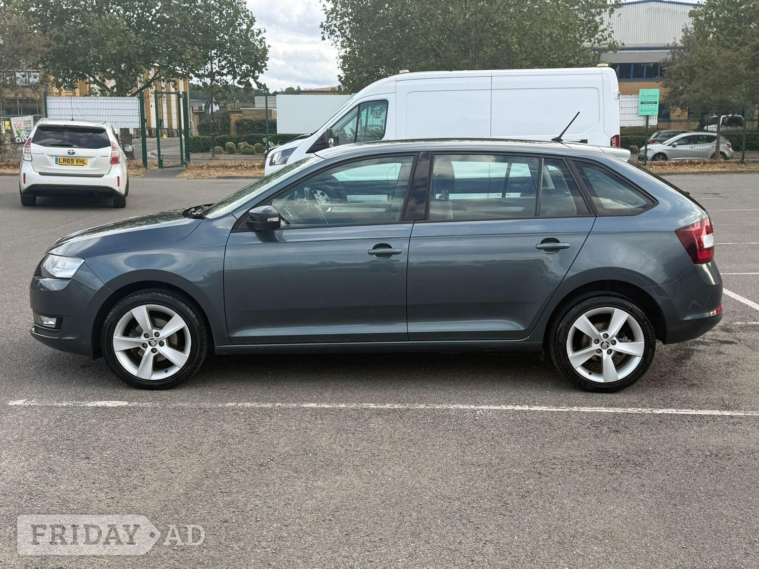Skoda Rapid Spaceback 2017 - Cars