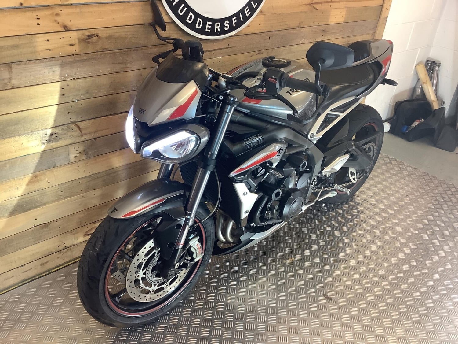 [ berth ]Triumph Street Triple