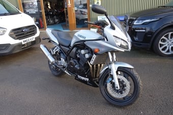 Yamaha FZS 2002