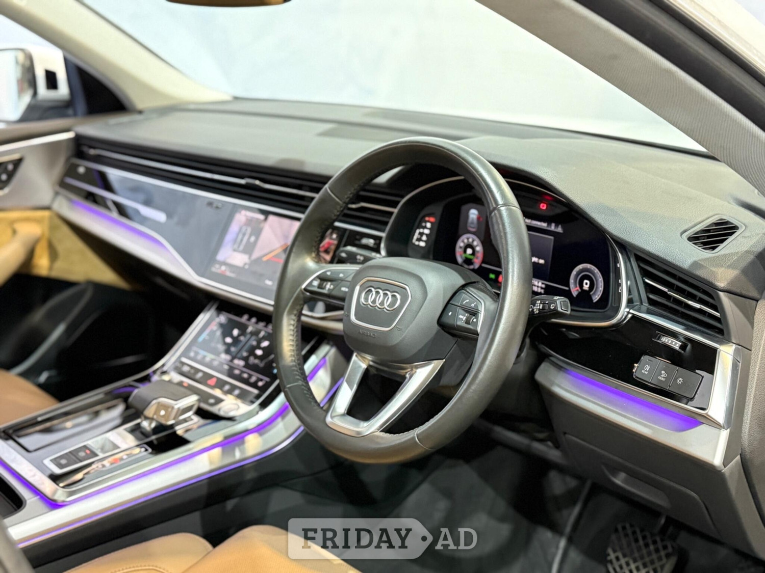 [ berth ]Audi Q8