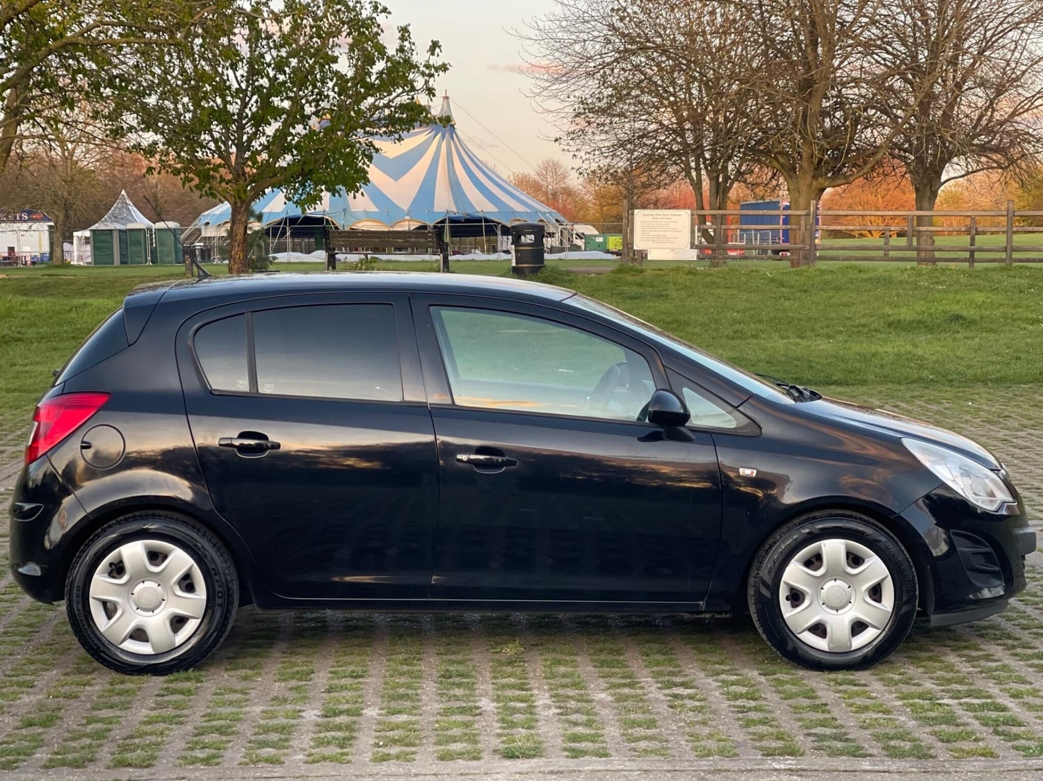 Vauxhall Corsa 2011 - Cars