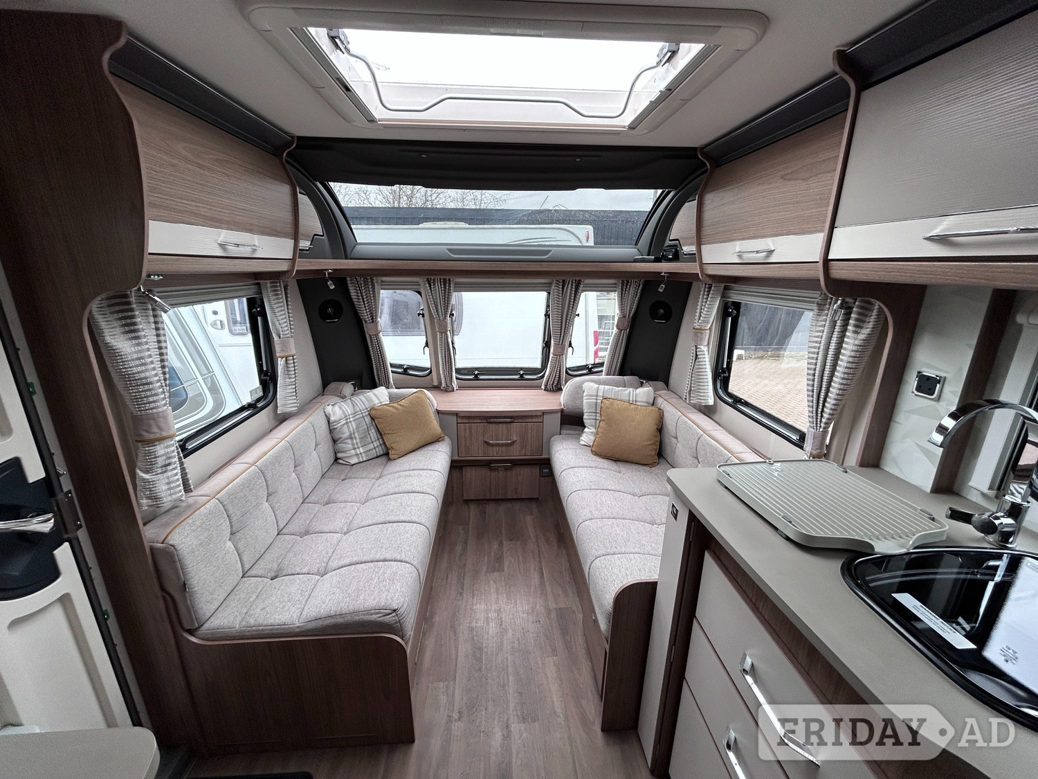 Coachman VIP 575 2018 - Motorhomes & Caravans