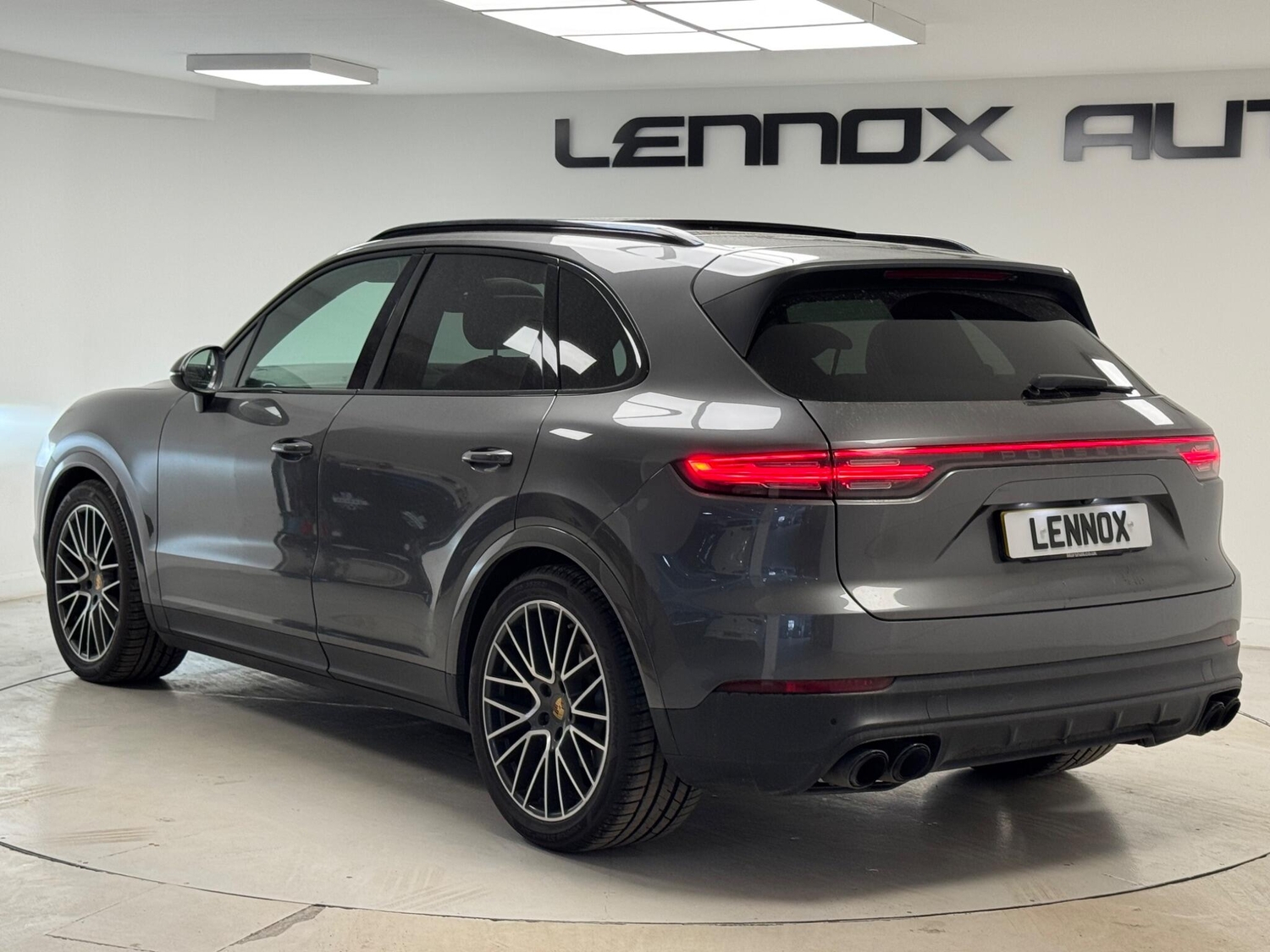 Porsche Cayenne 2019 - Cars in Brent