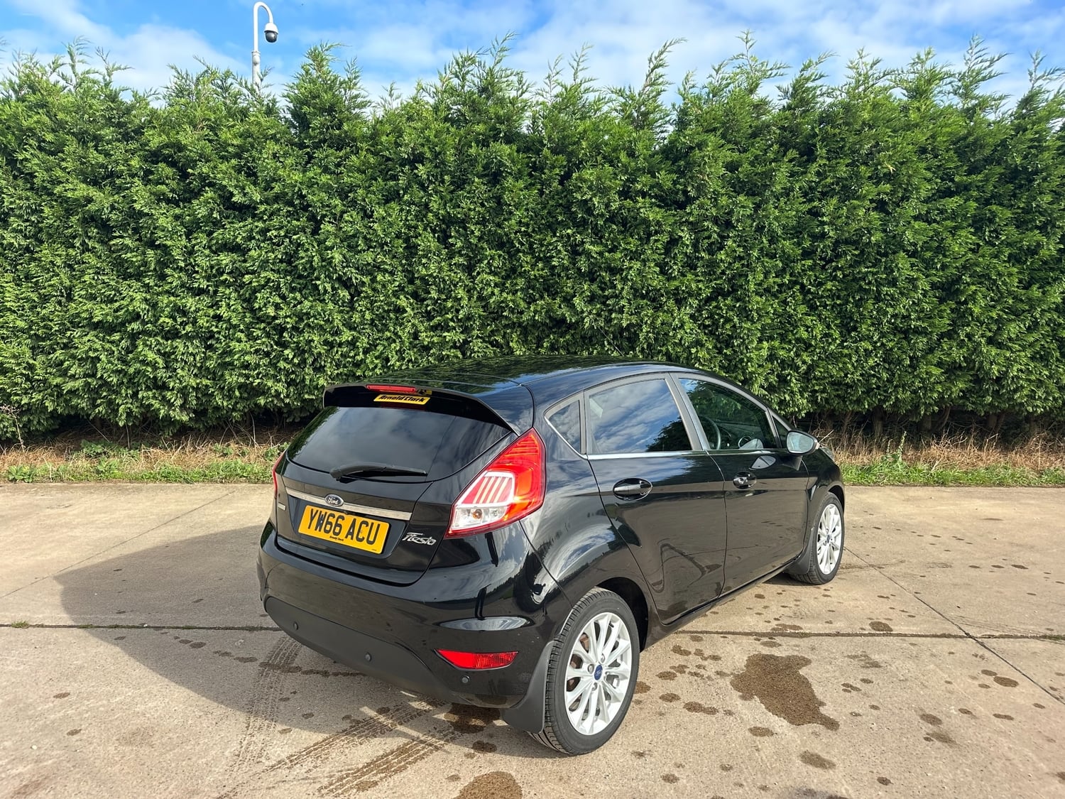 [ berth ]Ford Fiesta