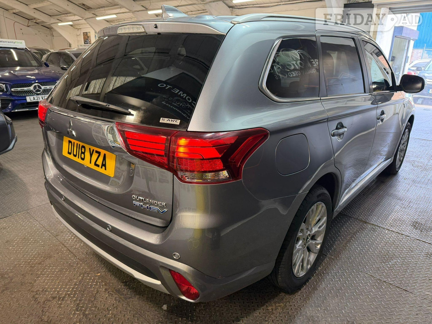 Mitsubishi Outlander 2018 - Cars