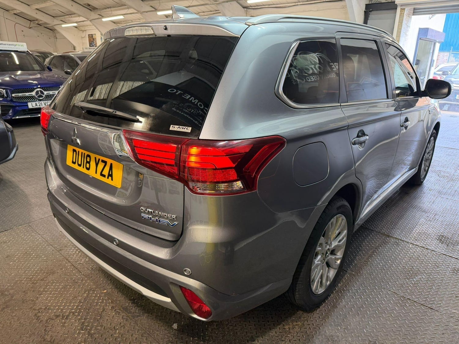 Mitsubishi Outlander 2018 - Cars