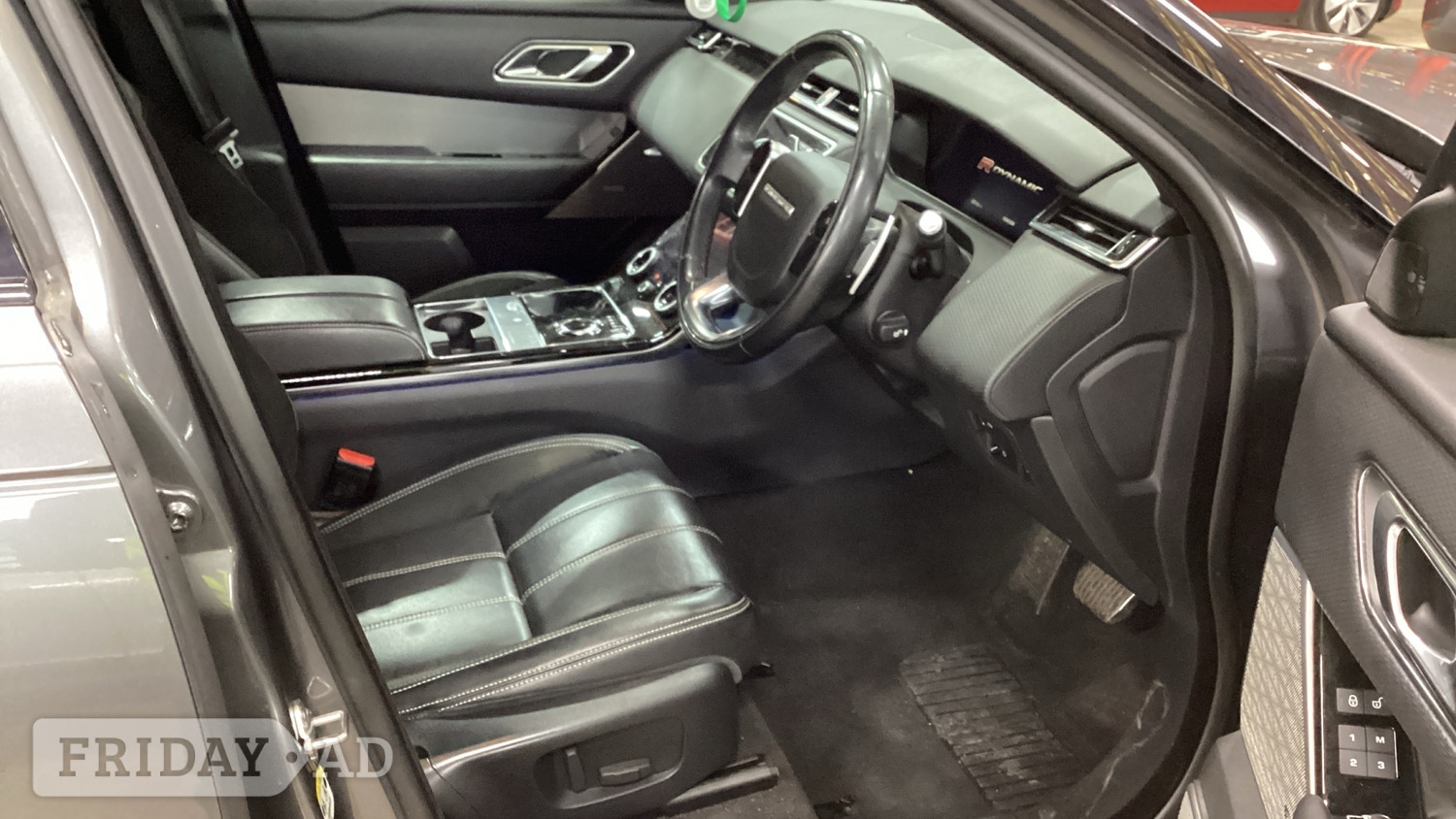 [ berth ]Land Rover Range Rover Velar