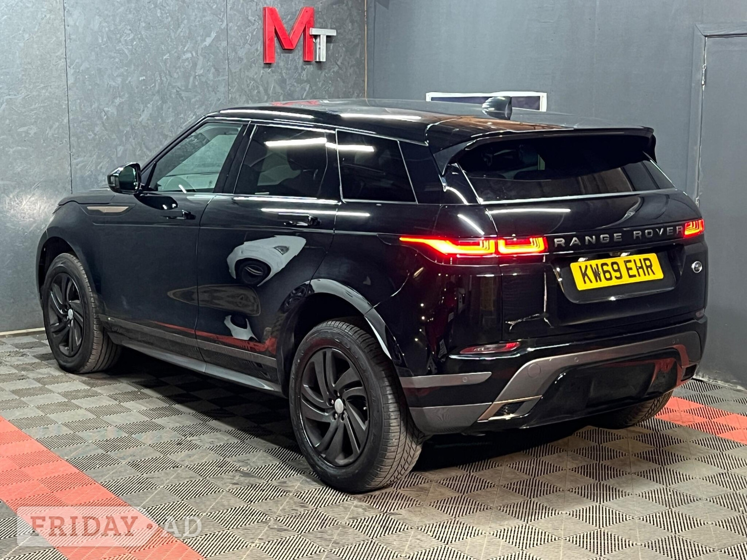 [ berth ]Land Rover Range Rover Evoque