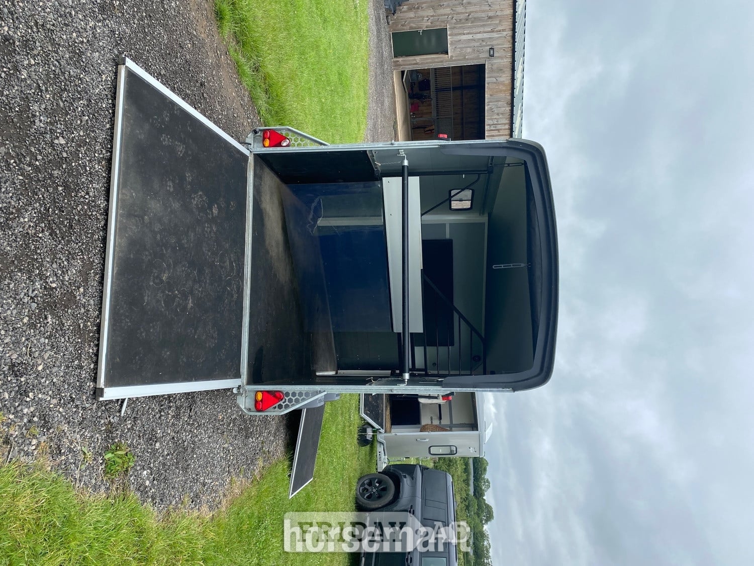 [ berth ]Cheval Liberte Maxi 2