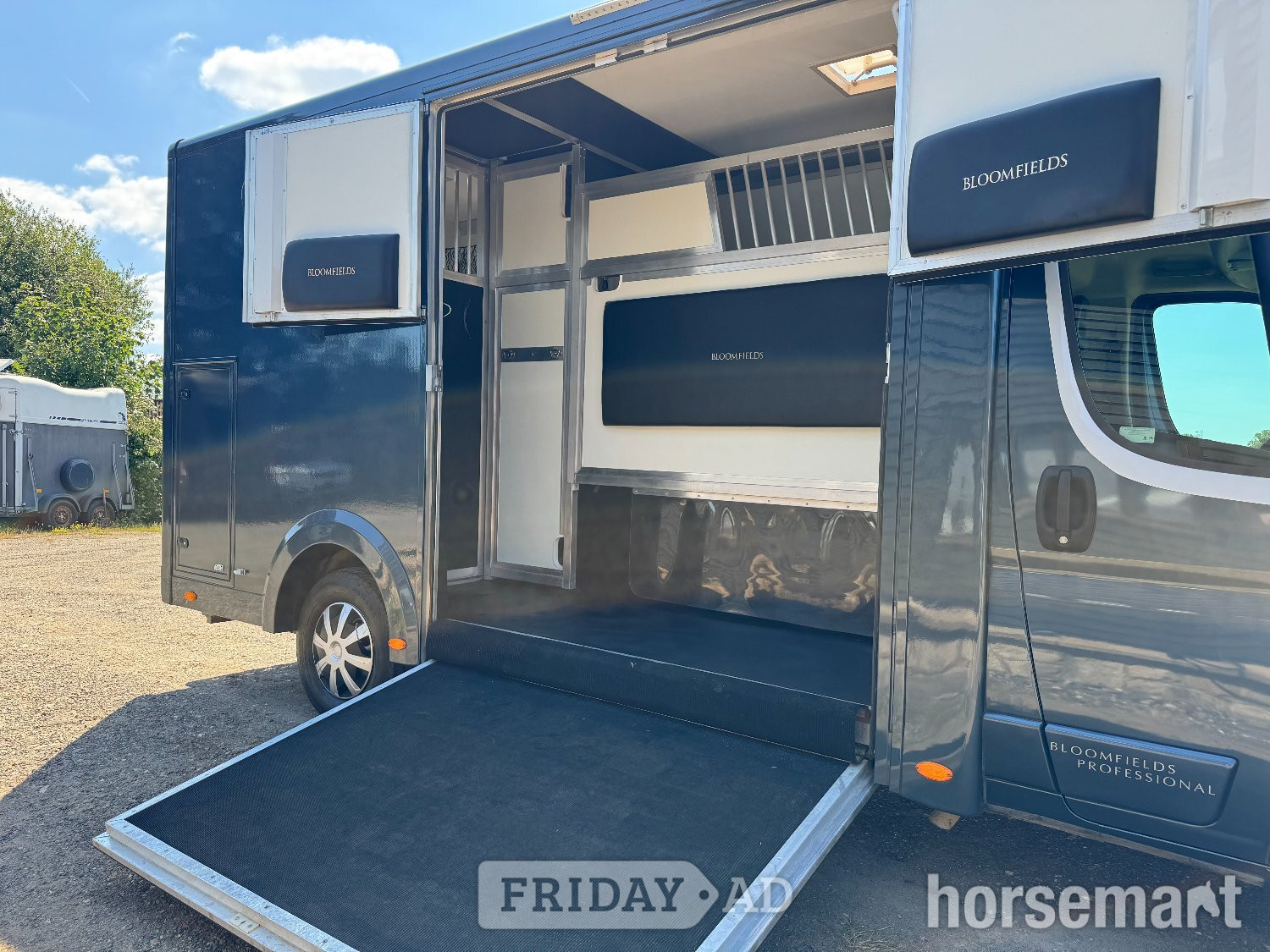 Bloomfields Professional Fiat Horsebox - Trailers & Horseboxes