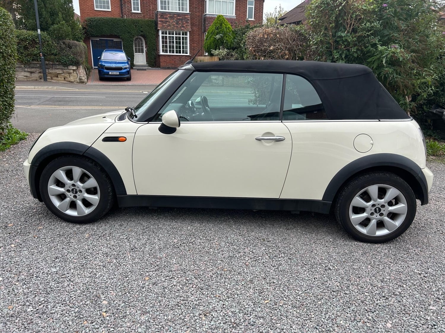 Mini Convertible 2006 - Cars