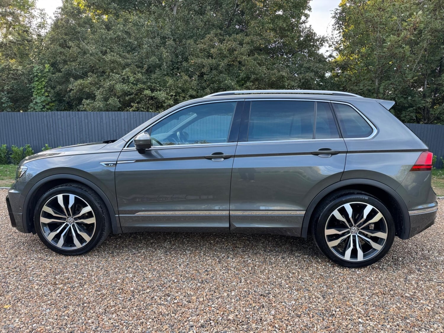 Volkswagen Tiguan 2020 - Cars