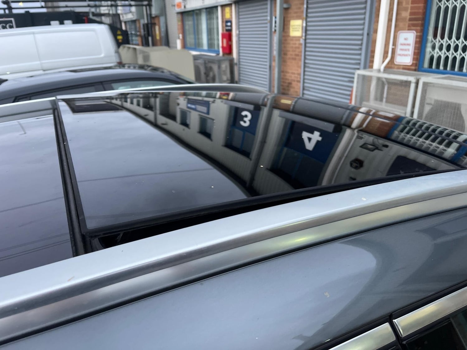 Mercedes-Benz GLC 2018 - Cars in Uxbridge
