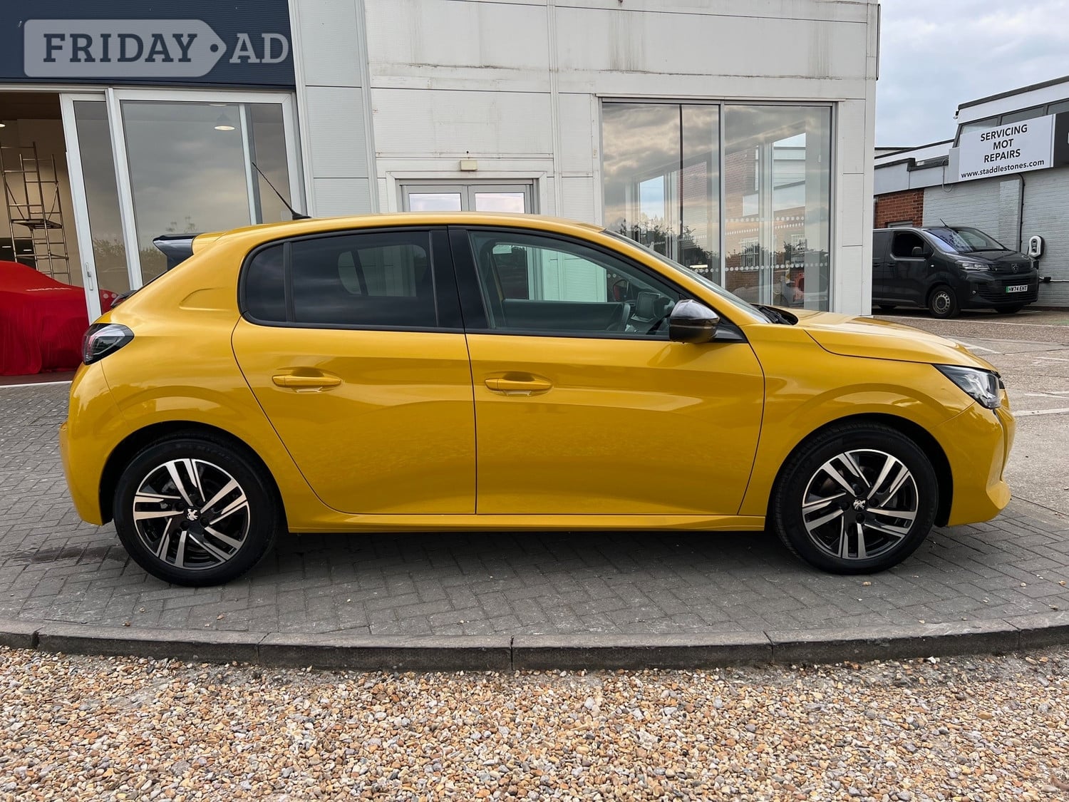 [ berth ]Peugeot 208