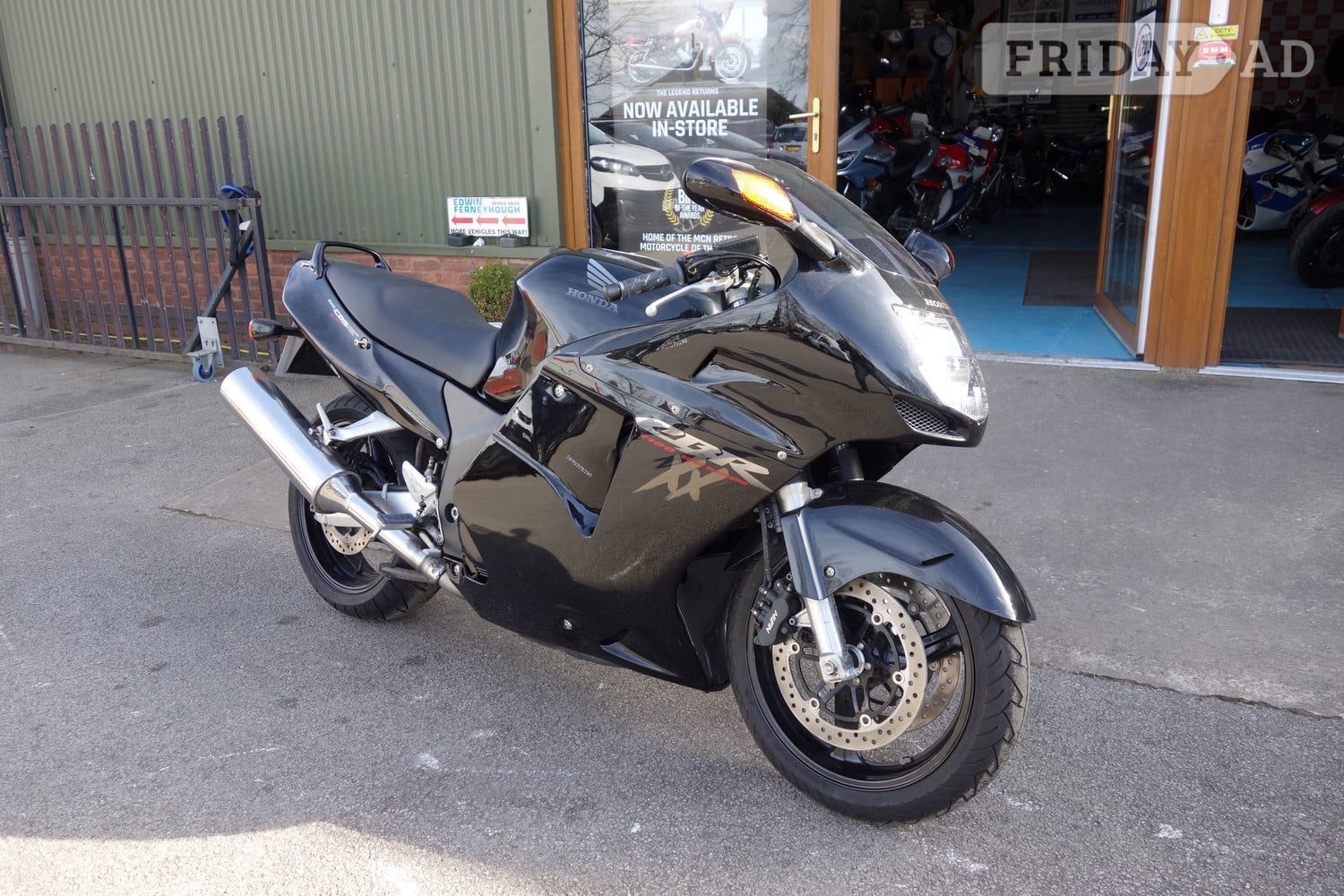 Honda CBR1100 Blackbird 1999 in Rugeley