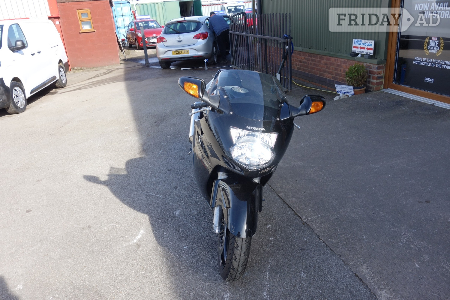 Honda CBR1100 Blackbird 1999 - Motorbikes, Scooters & Quads
