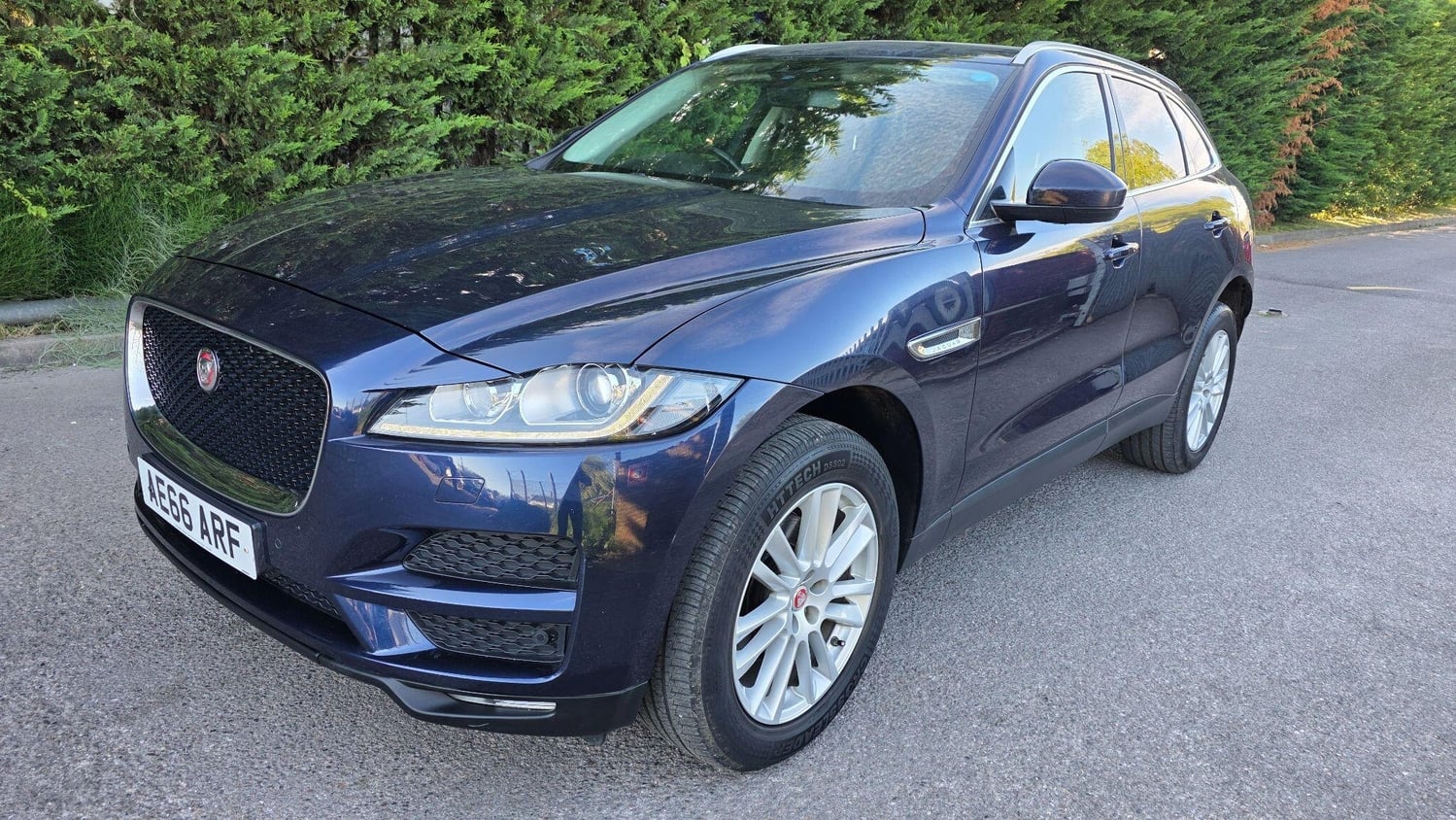 [ berth ]Jaguar F-Pace